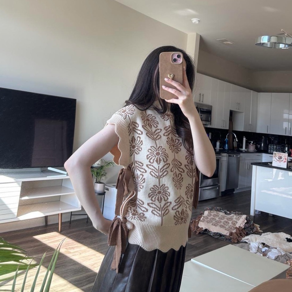 Elegant Floral Knit Top - Cream and Brown